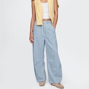 GAP Mid Rise UltraSoft Denim Stripe Easy
Horseshoe Jeans